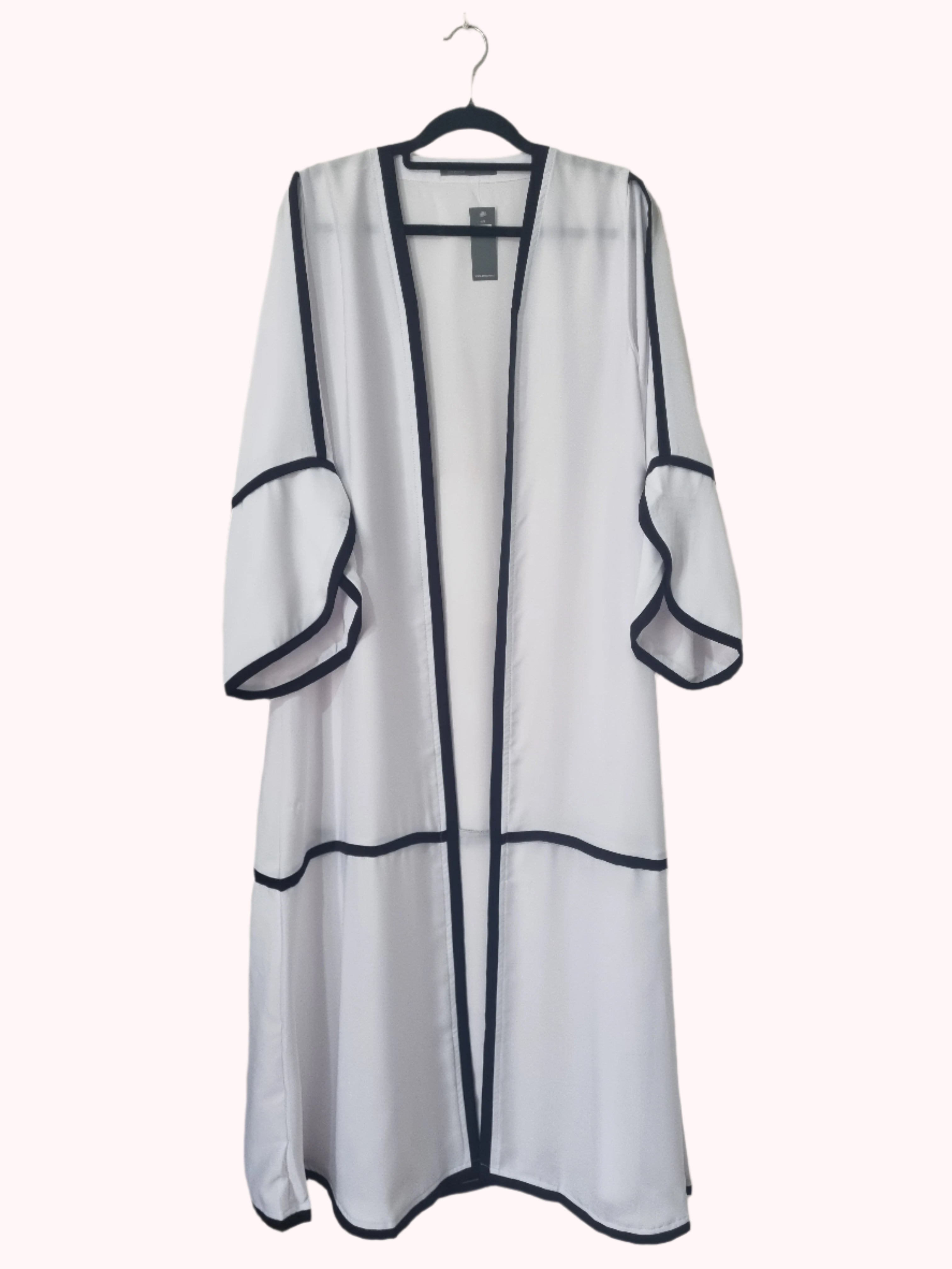 White Tulip Sleeves French Contrast Seam Abaya
